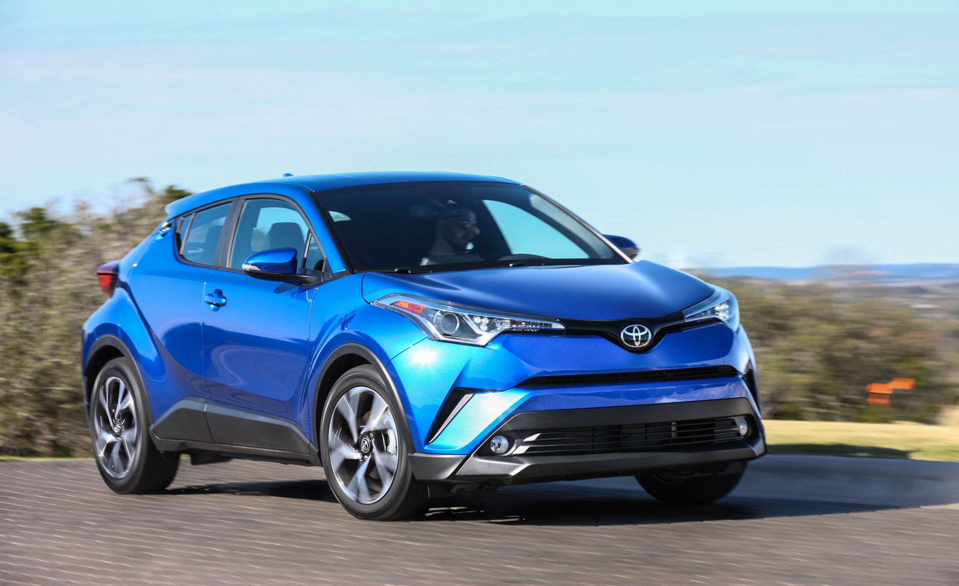 Новая тойота фото. Тойота Chr 2018. Тойота Chr 2020. Тойота c-HR 2018. Toyota c-HR 2020.