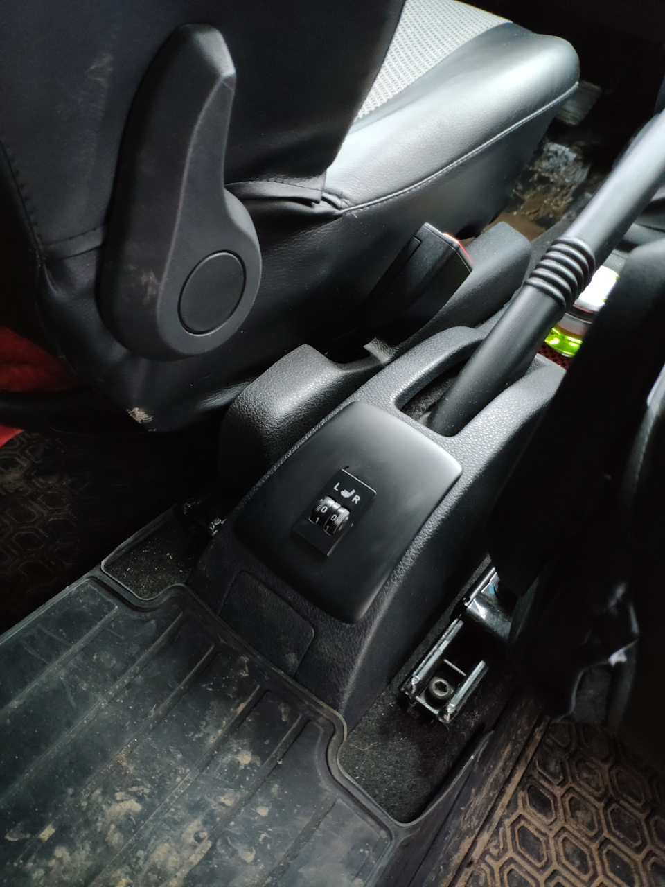 Подключение смартфона от блока предохранителей - Renault Sandero Stepway (2G), 1