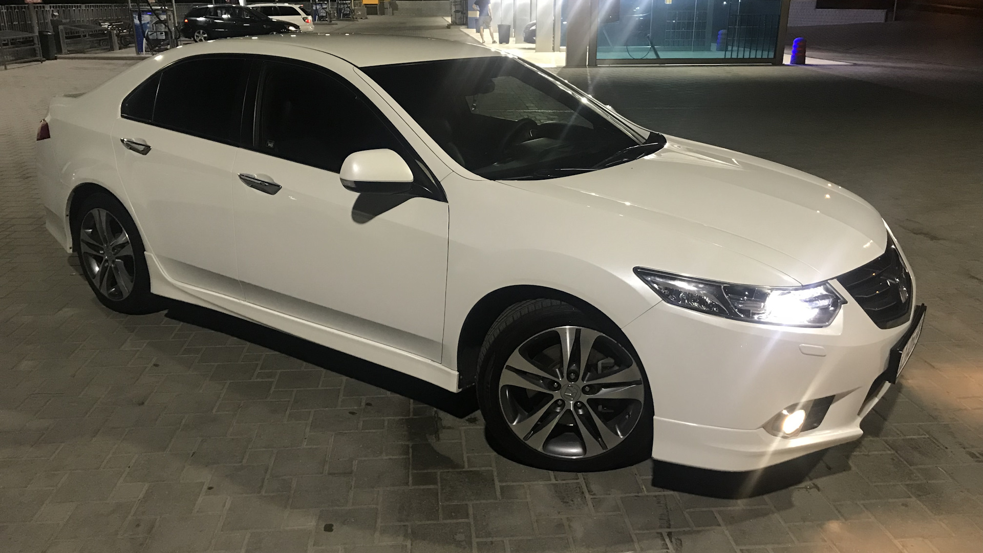 White 8. Хонда Аккорд 8 белая. Honda Accord 8 Executive белая. Хонда Аккорд 8 белого цвета. Accord 8 White.