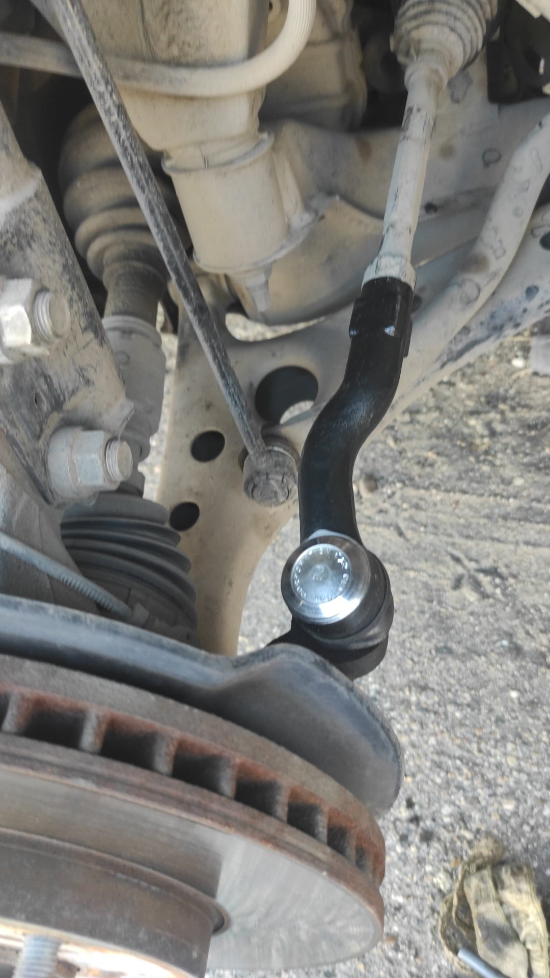 Рулавой река тайота ипсум 1999г. Рулевой наконечник ипсум. Рулевой наконечник ипсум. Рулевой наконечник тойота калдина. Toyota ipsum крепление рулевого наконечника.