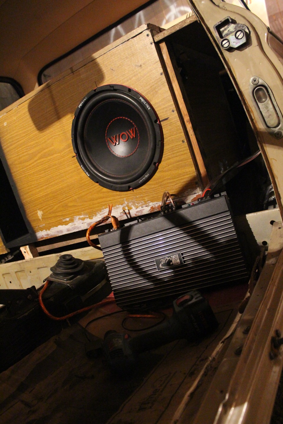 установка саба на место, 1 подключение) — ЗАЗ 968, 1994 года | автозвук ...