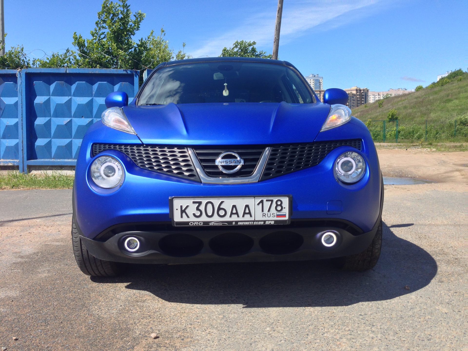 Ниссан жук 2011. Ангельские глазки Nissan Juke. Ниссан Джук 1. Juke 858. Ниссан Жук 888.