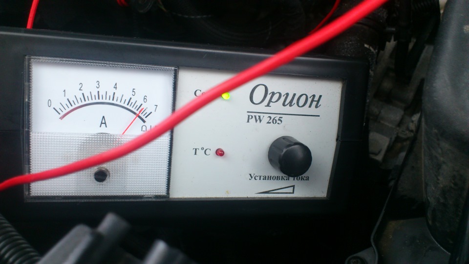 Юэаю девятый год. Доволен ЗУ)) лежит всегда под капотом и не знаю проблем с АКБ так как имеем ВСУ)) — Ford Mondeo IV