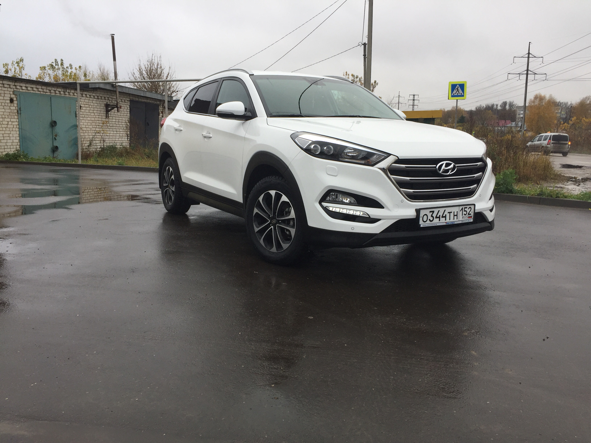 Белый хендай туксон фото Резинка зимняя!) - Hyundai Tucson (TL), 2 л, 2017 года шины DRIVE2