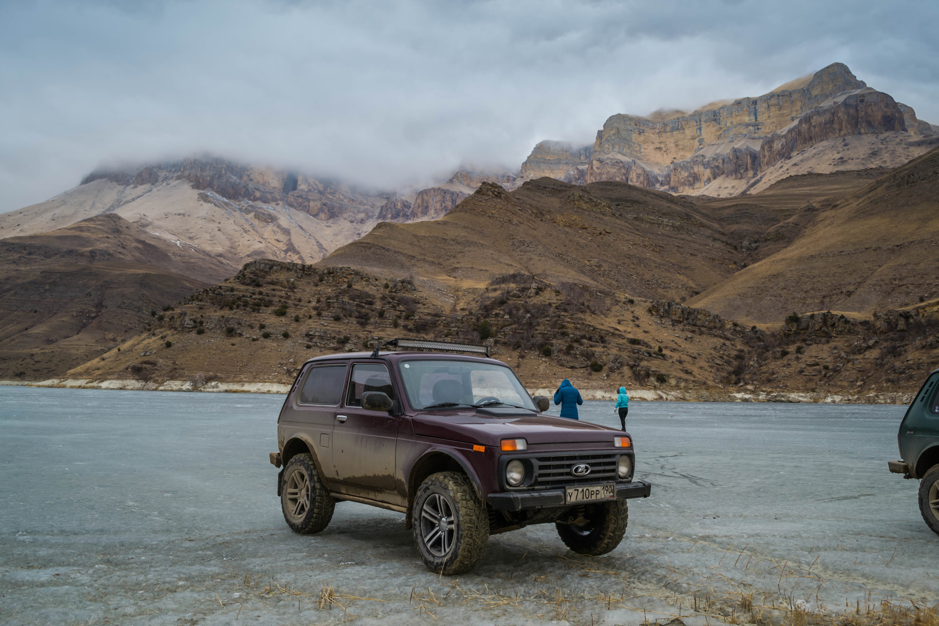 Тест драйв лады нивы. Lada 4x4 225/75/16. Лада 4х4 225 75 16. Лада Нива Тревел тест драйв. Лада внедорожник старый.