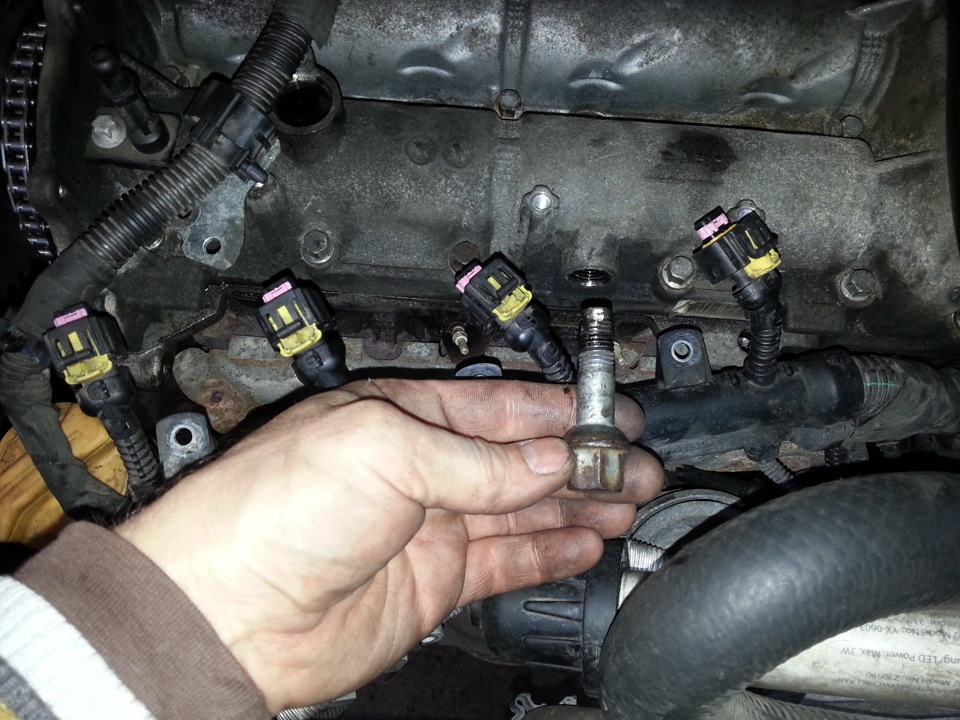 1.3 cdti. Датчик давления масла Opel Corsa 1.3CDTI (E) 2014 70409012 275576. Датчик температуры двигателя 1.3 CDTI. 1.3 CDTI расположение датчика давления масла на двигателе.