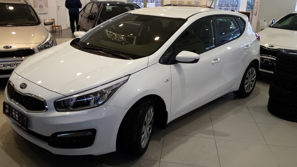 Где поменять лобовое стекло? (в Санкт-Петербурге) — KIA Ceed (2G), 1,6 ...