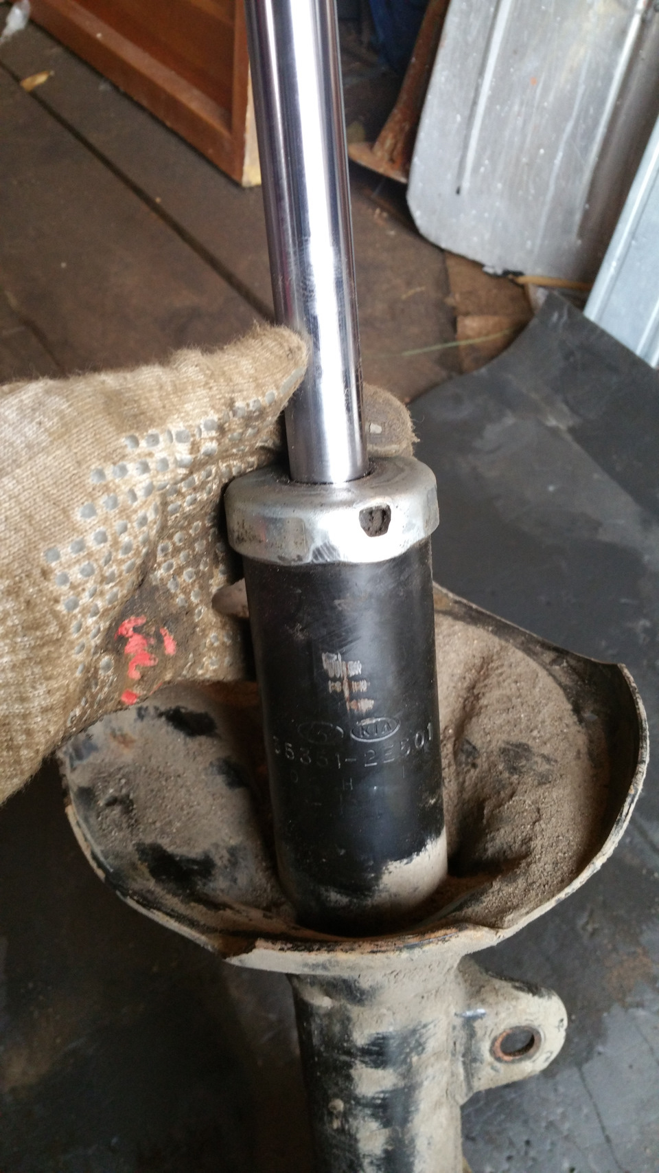 продам живые оригинальные стойки Б/У — Hyundai Tucson (JM), 2 л, 2007 ...