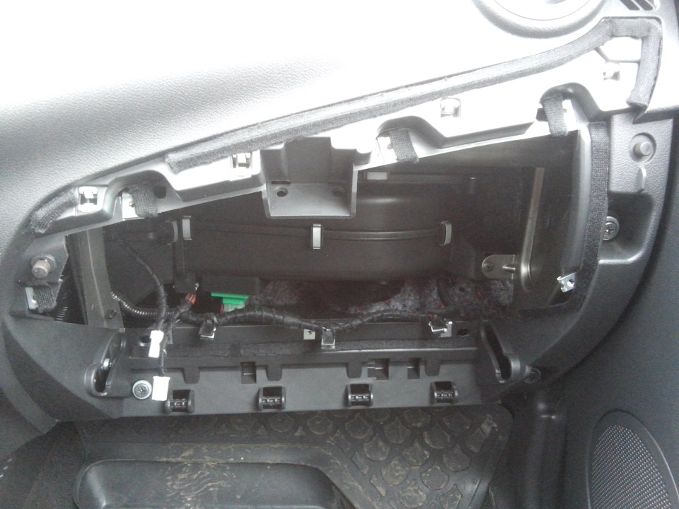 Небольшая проклейка торпеды — Lada Калина 2 универсал, 1,6 л, 2014 года ...