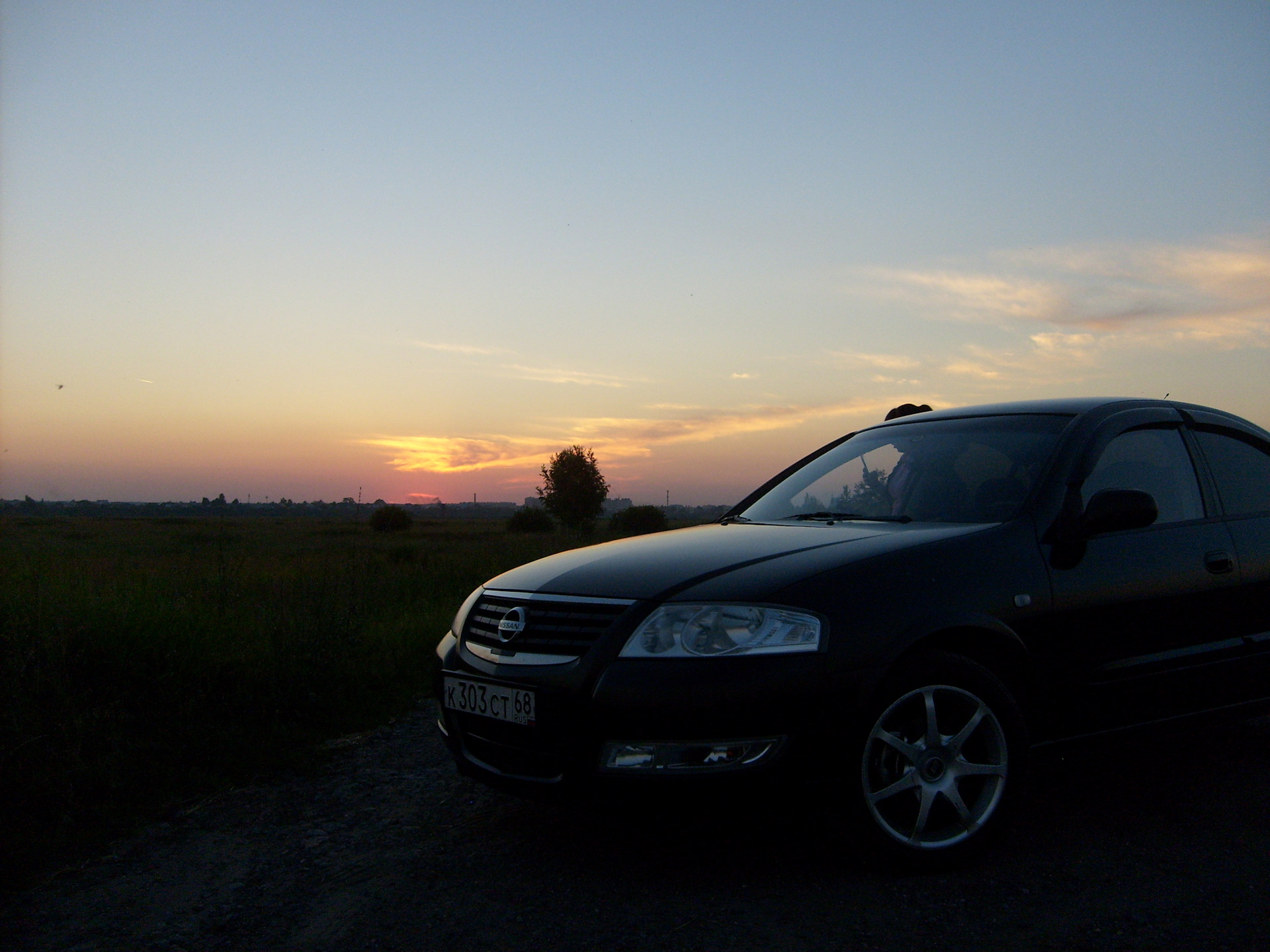 Almera classic b10. Nissan Almera Classic 1.6 at драйв на море. Ниссан Альмера на фоне природы летом.