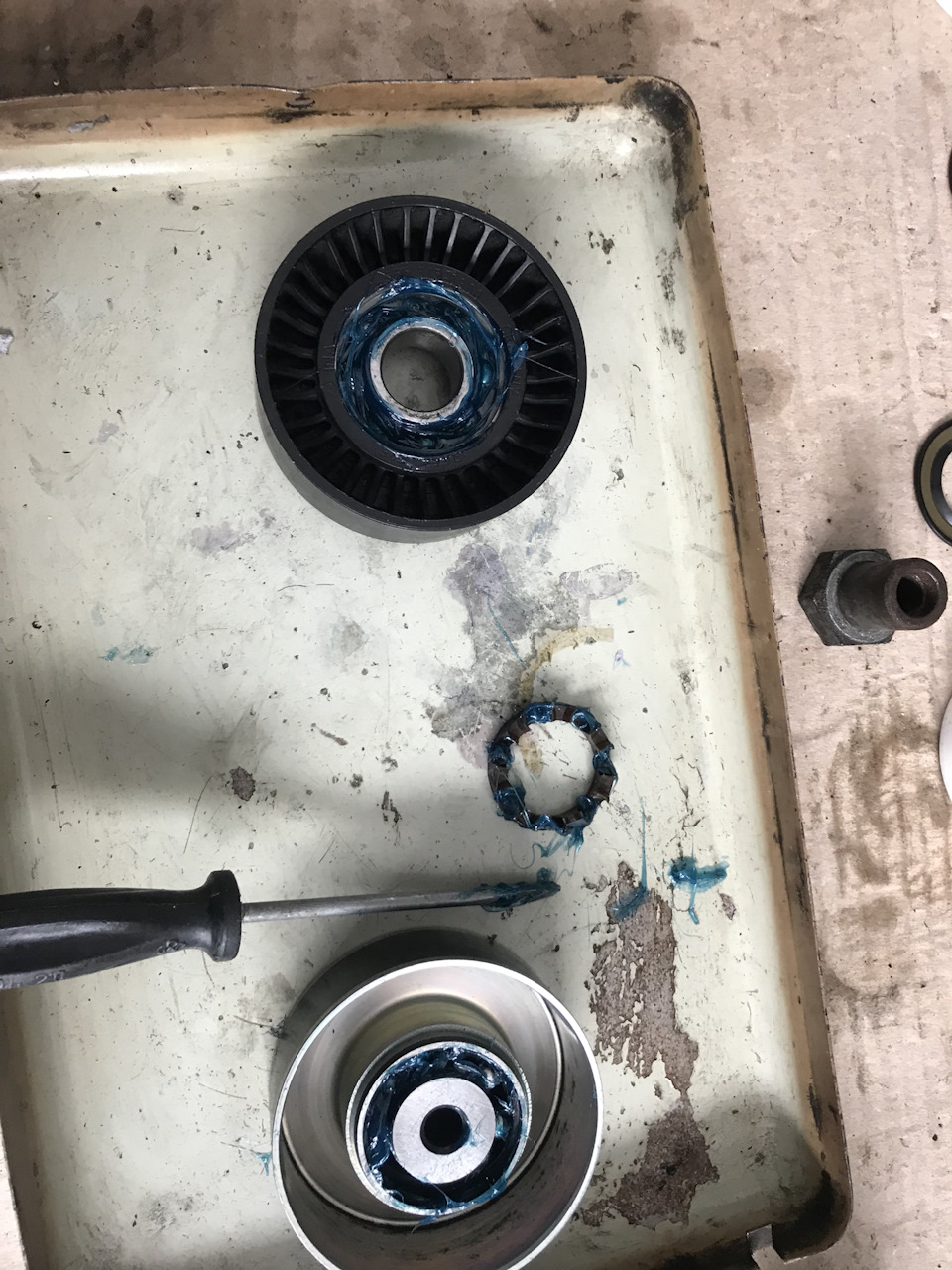 Замена смазки в подшипниках роликов мотора bmw — BMW 3 series Touring ...