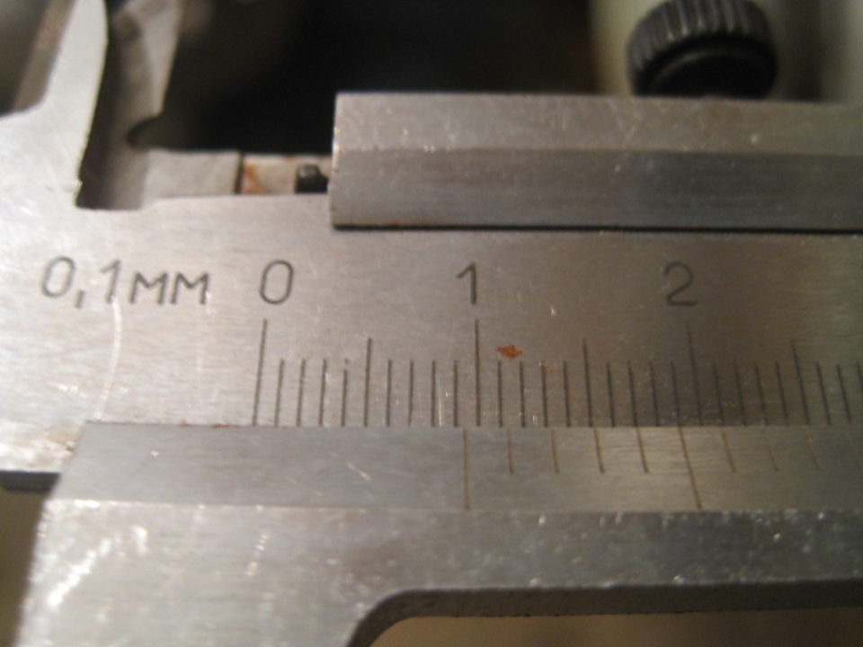 7. Те 2 баллона, которые стояли сзади показали 9мм, т.е. стёрлись на 1мм. — Renault Duster (1G)