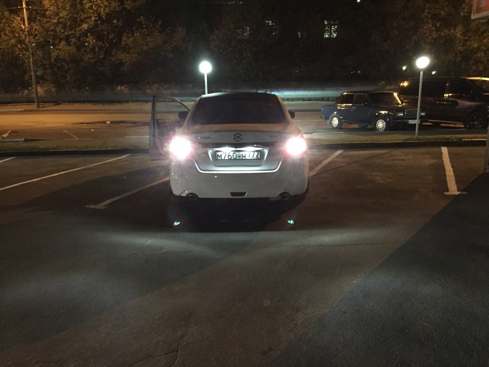 D задний ход. Ford focus 2 дополнительный свет задний свет. D задний ход. Honda civic 5d задняя подсветка номера снятие. Задний ход.