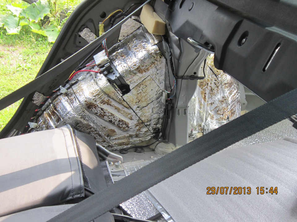 Шумоизоляция задних колесных арок изнутри опять правЕльно ...