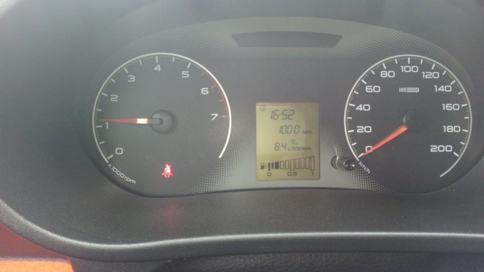 Первая 1000 км, дефлекторы от калины, компрессор — Lada Гранта Лифтбек ...
