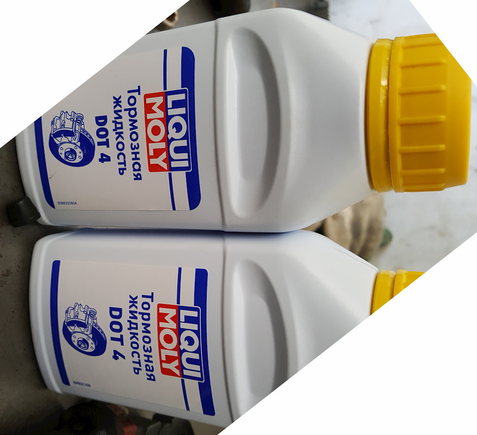 для доливки понадобилось 2х250ml. ликви молли DOT4 — Honda Civic 4D (8G)