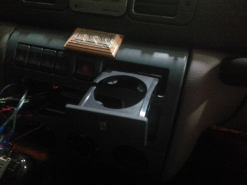 Выкинул подстаканник — УАЗ Patriot, 2,7 л, 2010 года | аксессуары | DRIVE2