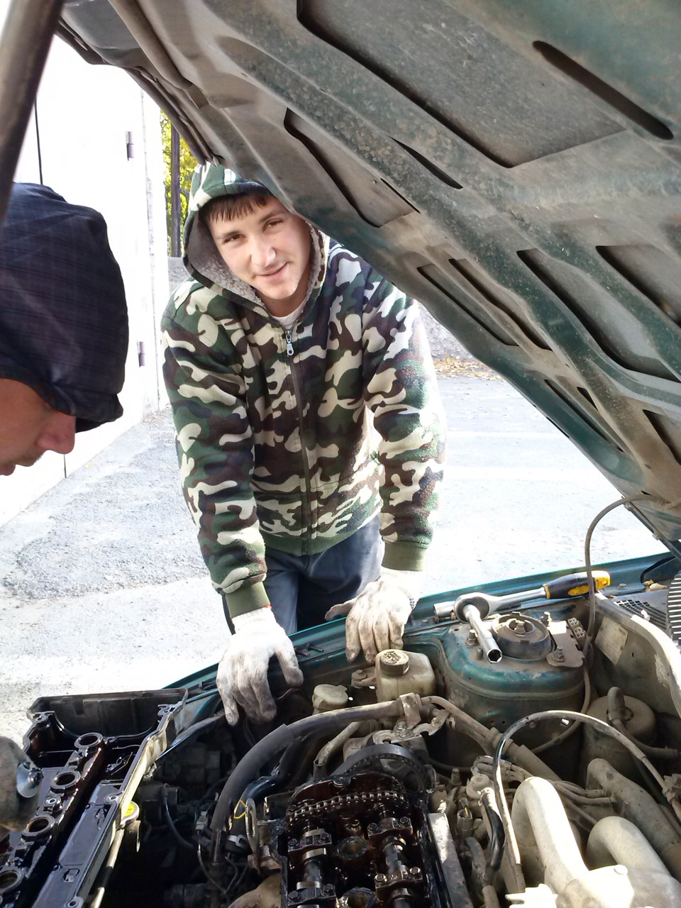 Проверили правильность установки зажигания по стробоскопу и заодно ...