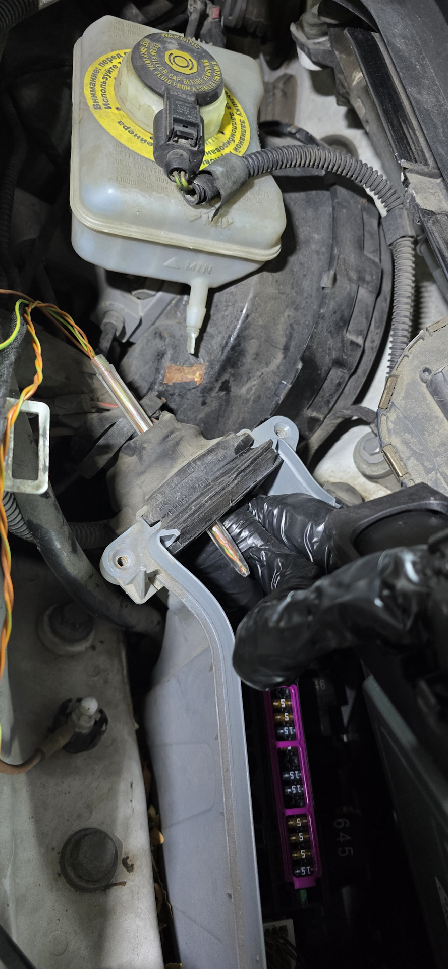 Дотягиваем до блока управления ДВС, разбираем коробку защитного кожуха. — Audi Q5 (1G)