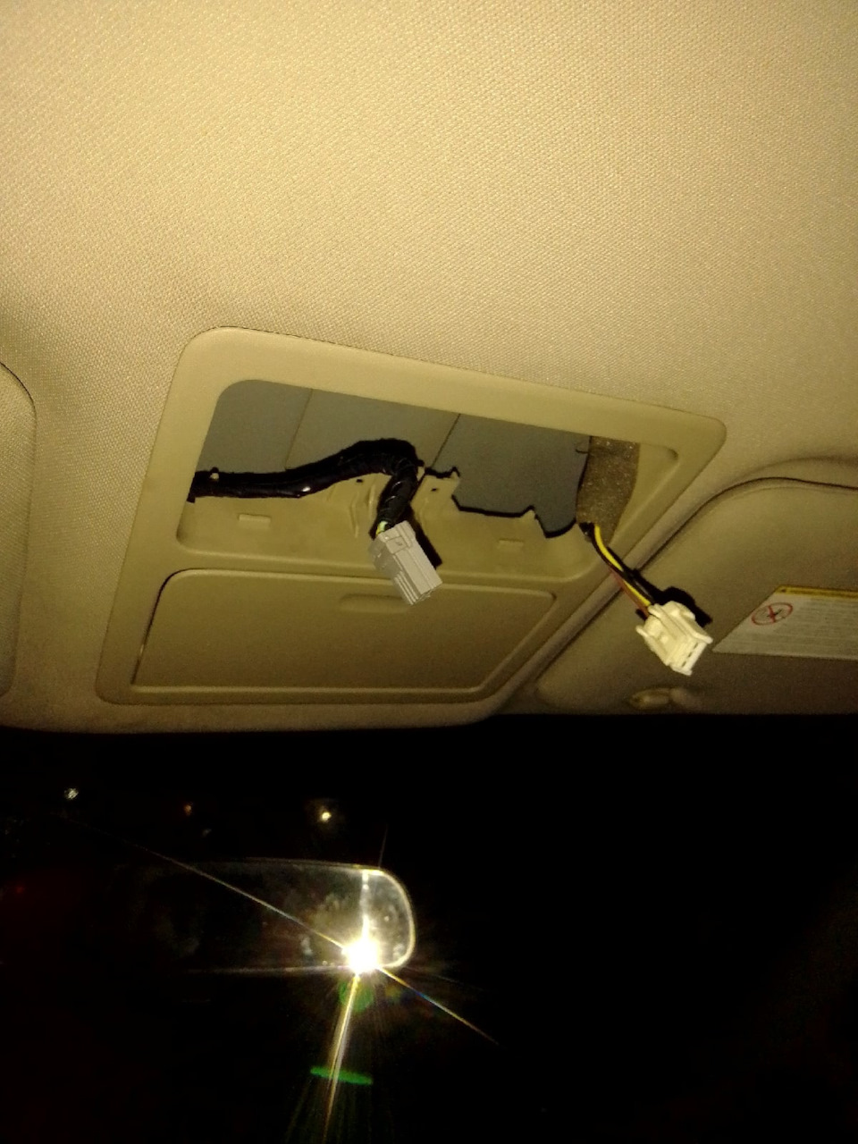Как снять плафон освещения салона ниссан тиида Свет в салоне Nissan Leaf (1G), 2014 года тюнинг DRIVE2