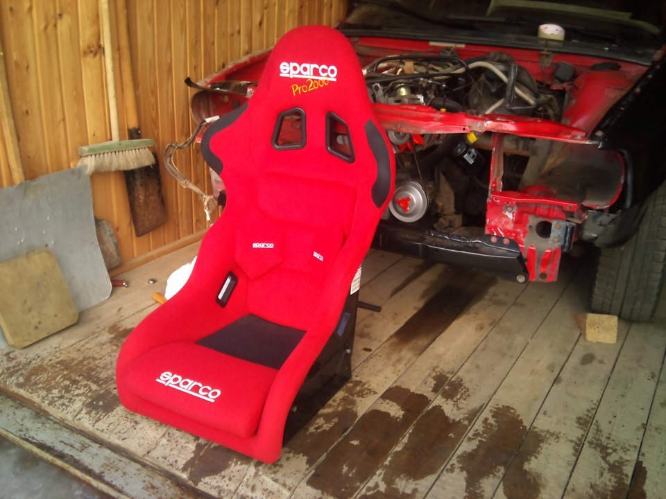 Трон Sparco Pro 2000, китайское железо и японская музыка — Audi 80 (B3 ...