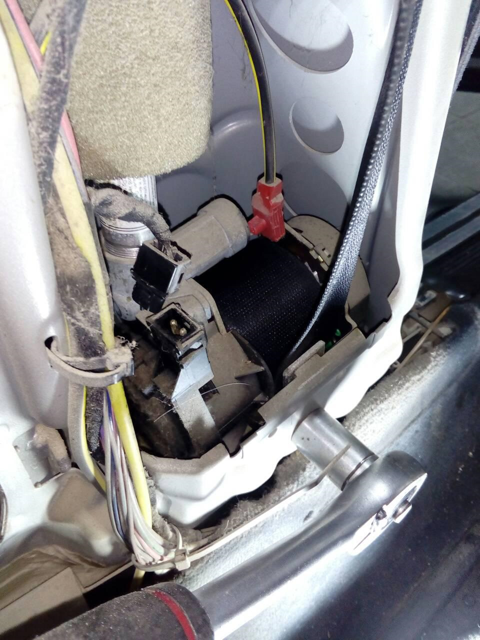 driver Seat belt return problem.fixed. — MercedesBenz Eclass (W210