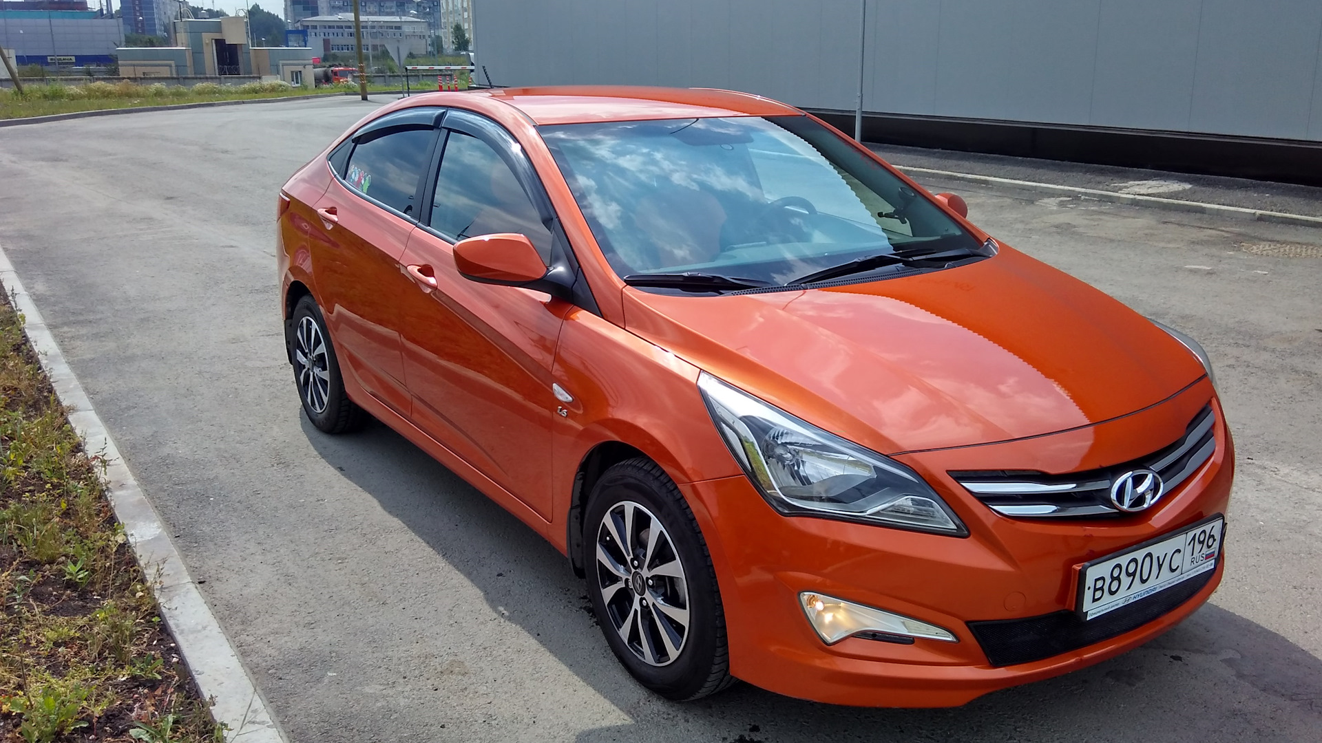 Hyundai Solaris 1.6 бензиновый 2015 | Рыжая Чертовка на DRIVE2