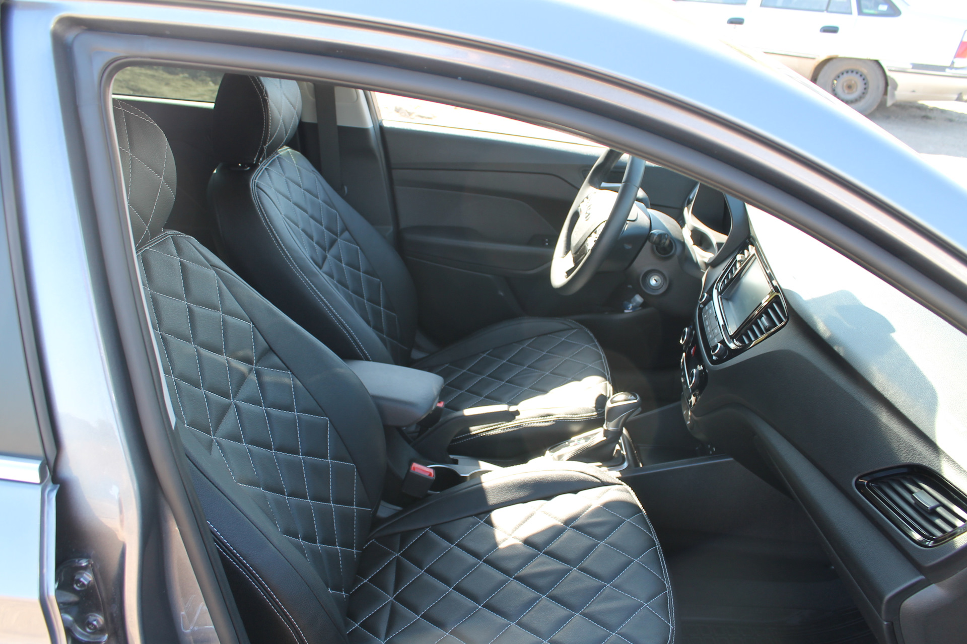 поясничный упор хендай солярис 2020. чехлы эффект перетяжки hyundai solaris 1. авточехлы mercedes actros 2013 экокожа перфорация,черный. чехлы из экокожи своими руками. Hyundai solaris 2017 обивка.