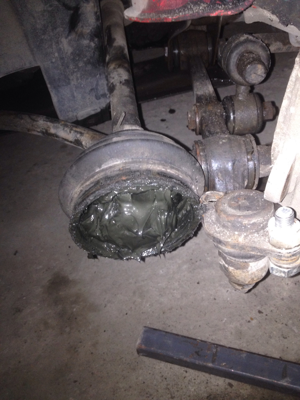 Развалился наружный шрус😬😬 — Lada Приора седан, 1,6 л, 2007 года ...