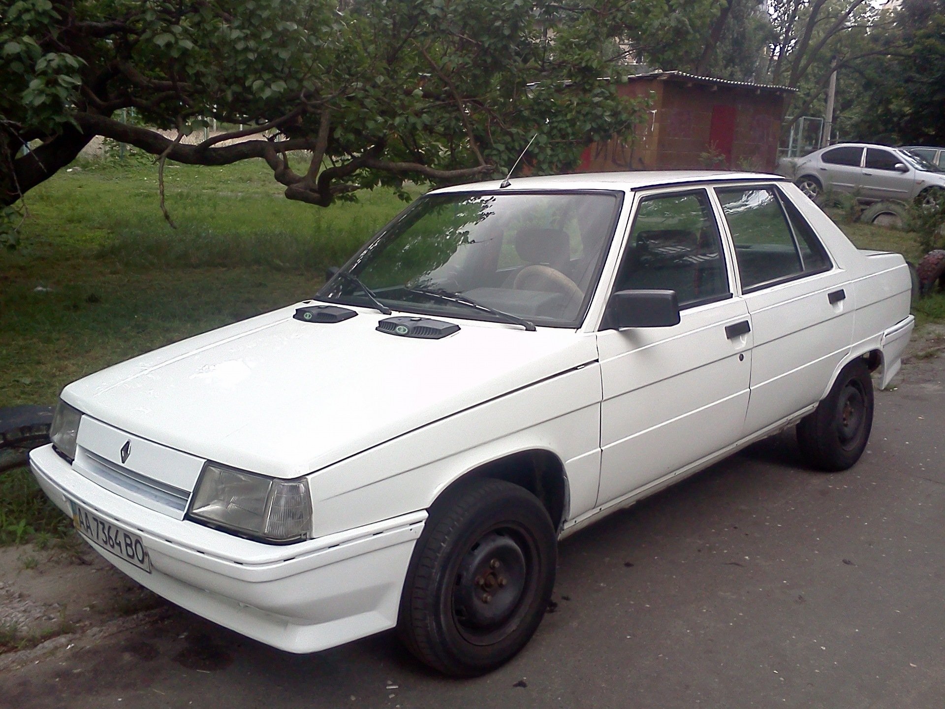 Рено 9. Renault 9 1987. Рено 9 белая. Чудо Рено.