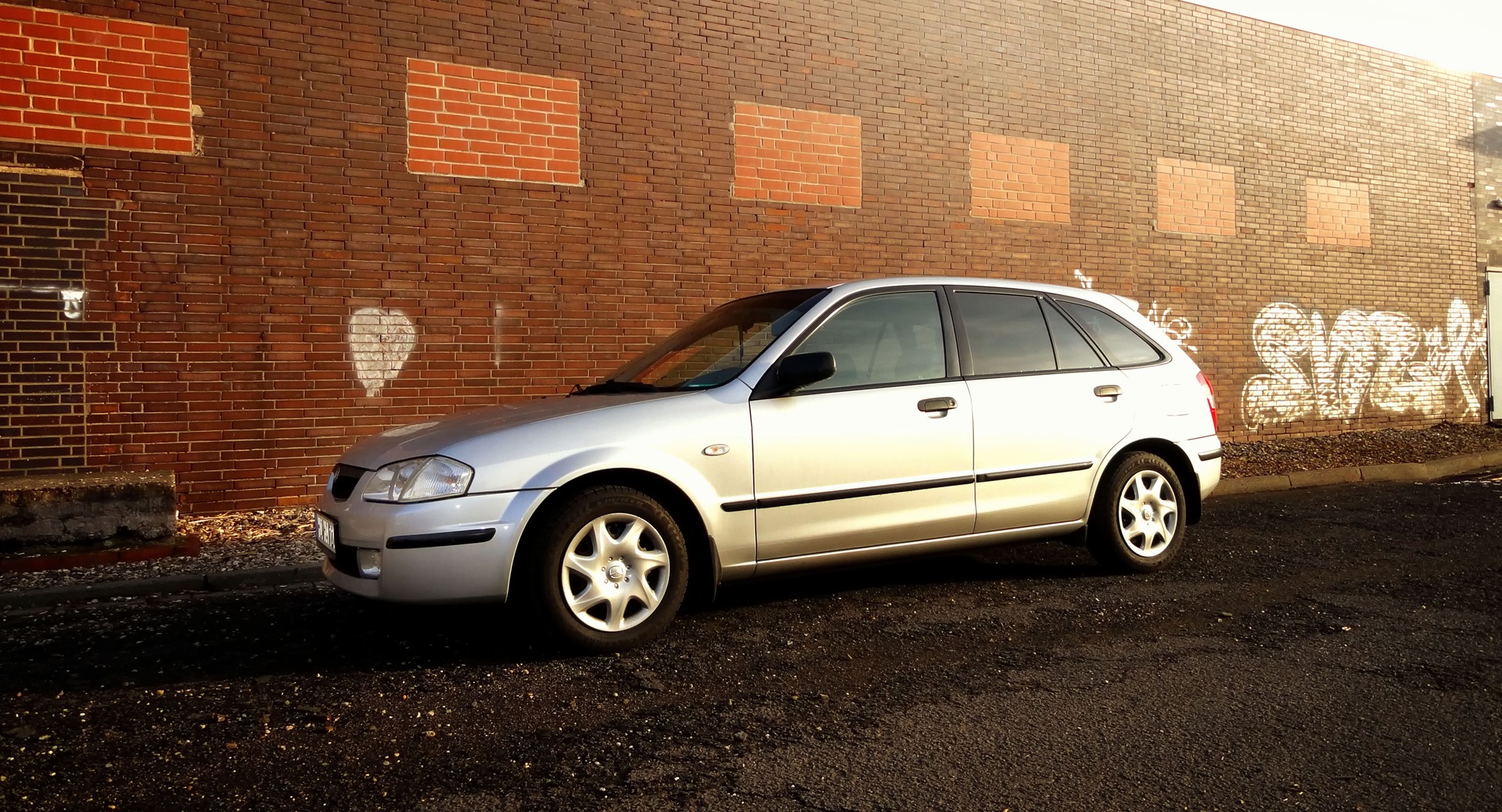 Mazda 323f bj. Мазда 323 ф БГ. Дверь передняя Mazda 323f bj.