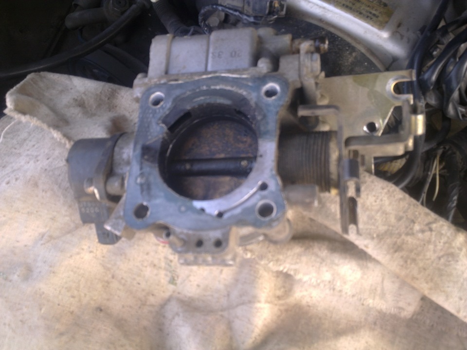 Чистка дроссельной заслонки и регулировка датчика положения дроссельной ...