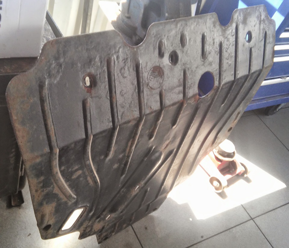 Покраска защиты двигателя))) — Toyota RAV4 (III), 2 л, 2007 года ...