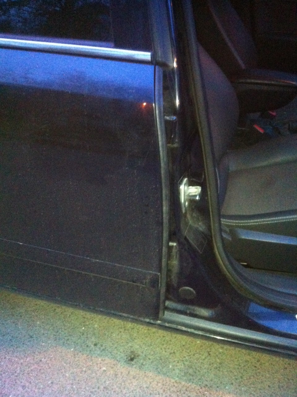 Уплотнитель двери задней вертикальный Нива — Opel Astra H, 1,6 л, 2008 ...