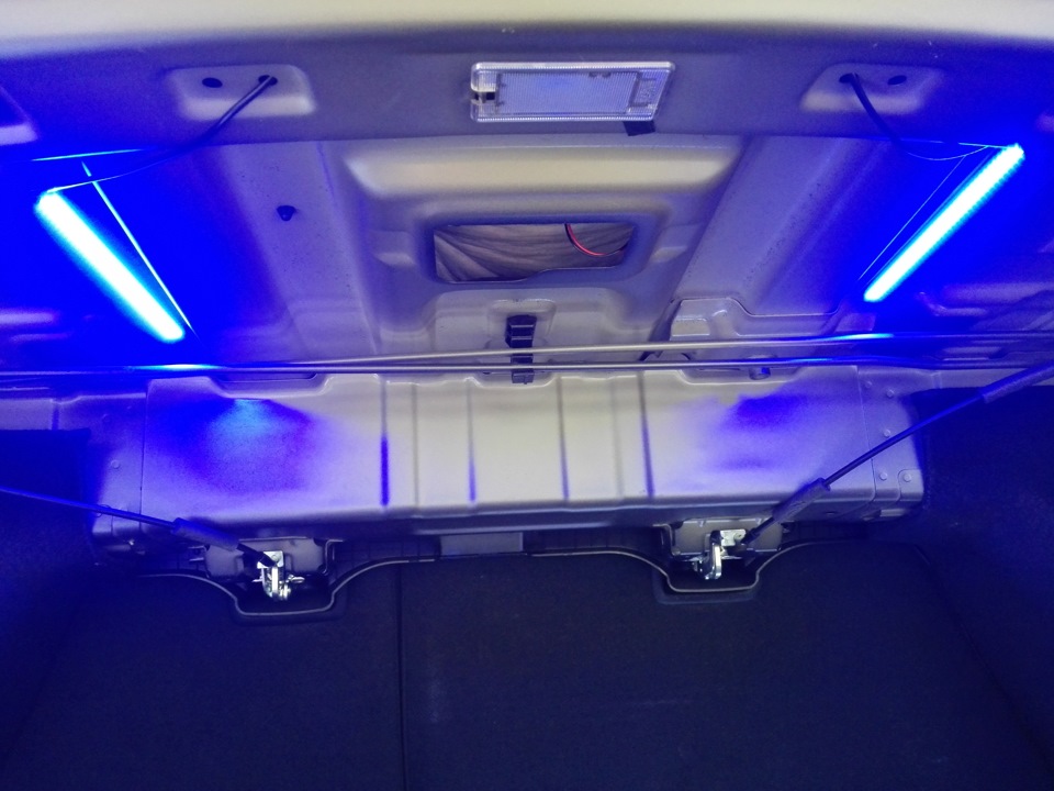 Подсветку накладки багажника