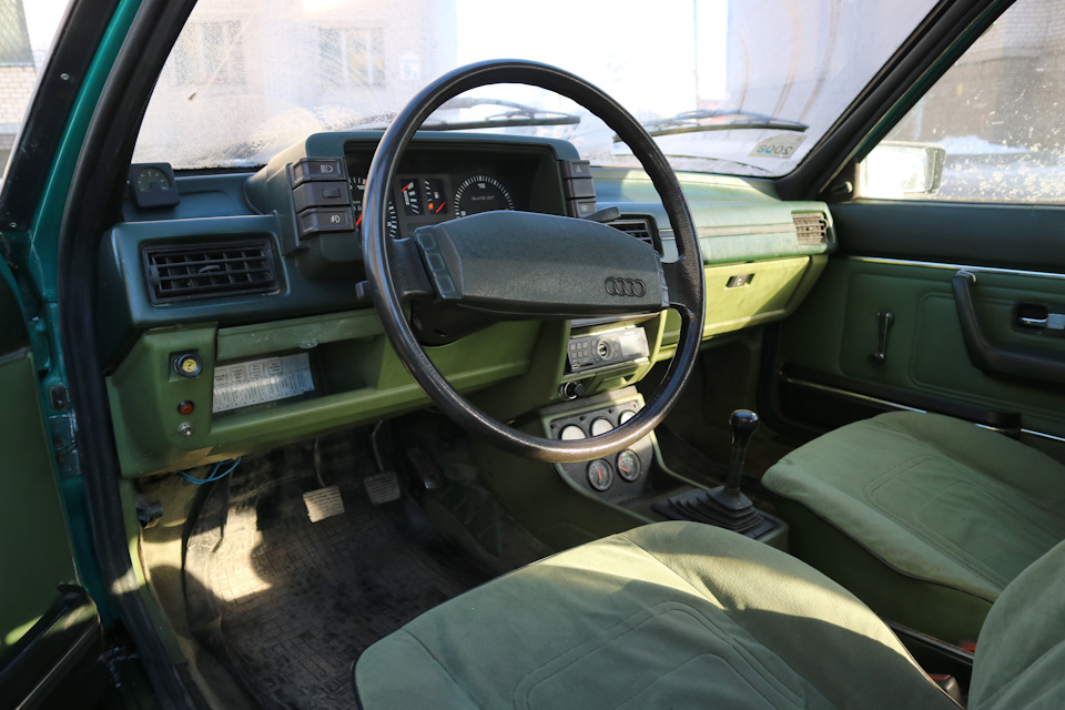 классно нижняя часть панели сочетается с сиденьями — Audi 80 (B2)