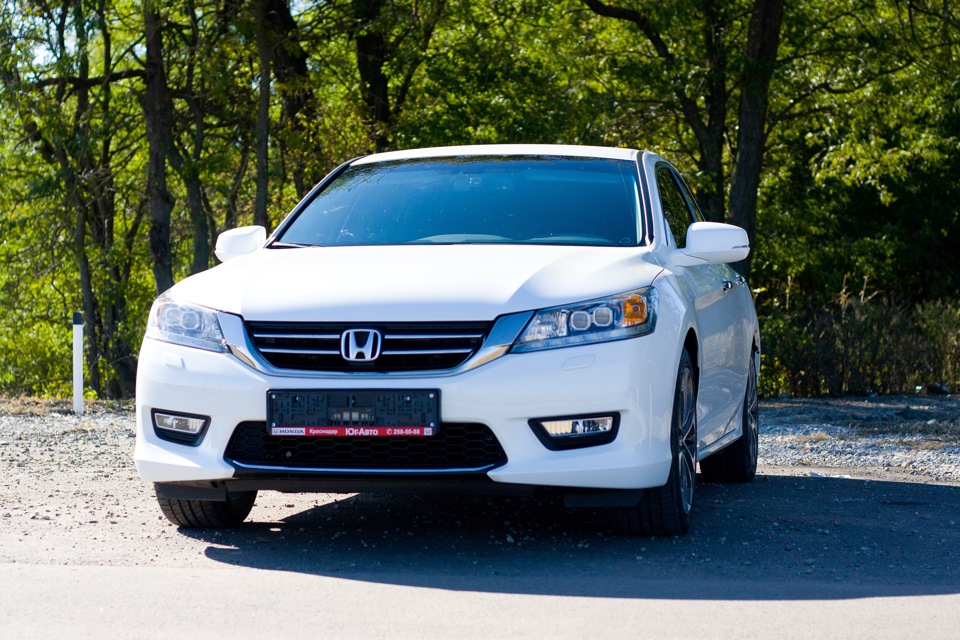 Хонда белая фото. Honda Accord 2013 белый. Honda Accord белая. Хонда Аккорд 9 белая. Хонда Аккорд 2021 белая.