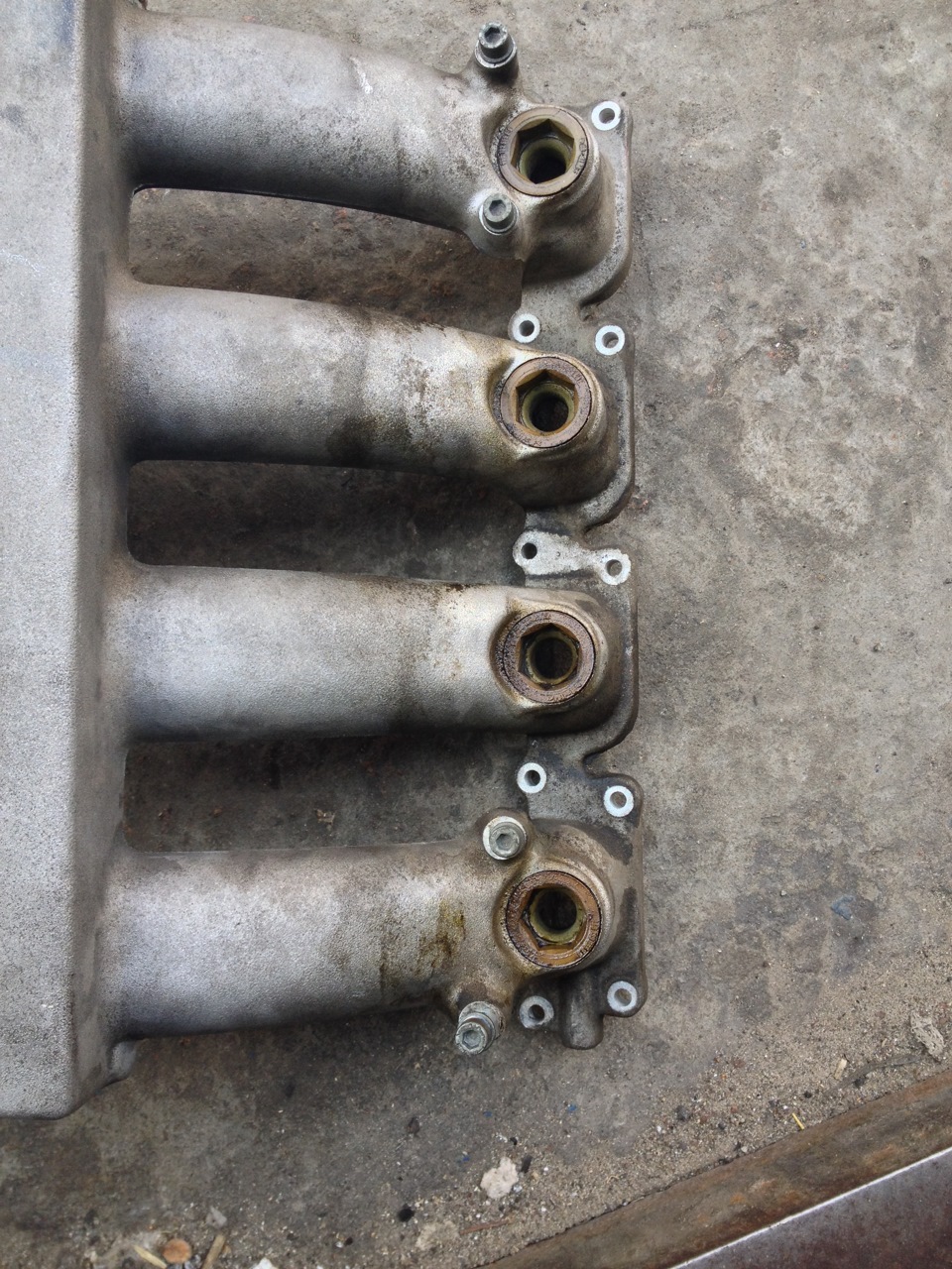 Впускной коллектор гольф 4 1. Впускной коллектор змз 409. Коллектор под гбо 409. Алюминиевый впускной коллектор на audi a4. Коллектор 2110 8 ми клапанная 1,6.