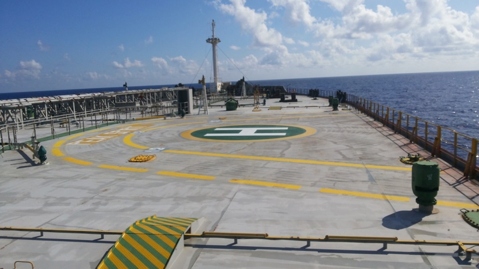 Excursus on the deck of the bulk-oil tanker