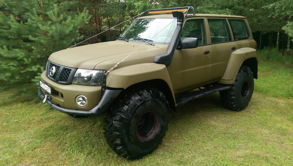 Авито тула и область внедорожники. Ниссан Патрол Раптор. Ниссан Патрол y61 Raptor. Nissan Patrol 2001 Raptor. Ниссан патруль зеленый Раптор.