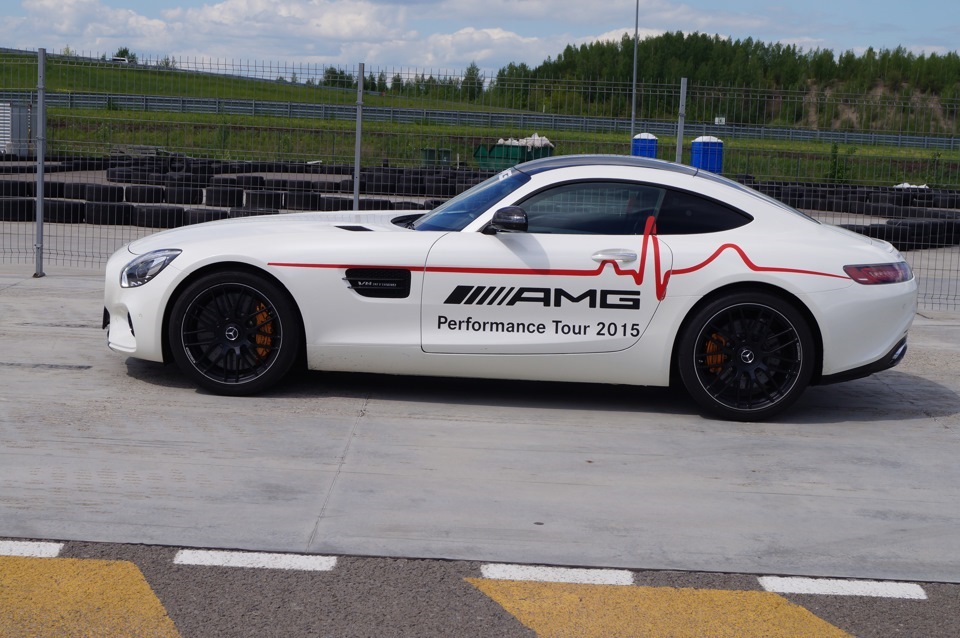 Пакет оснащения amg performance. Amg performance. Amg перфоманс костюм спортивны. Mercedes-amg gmbh. Amg performance.