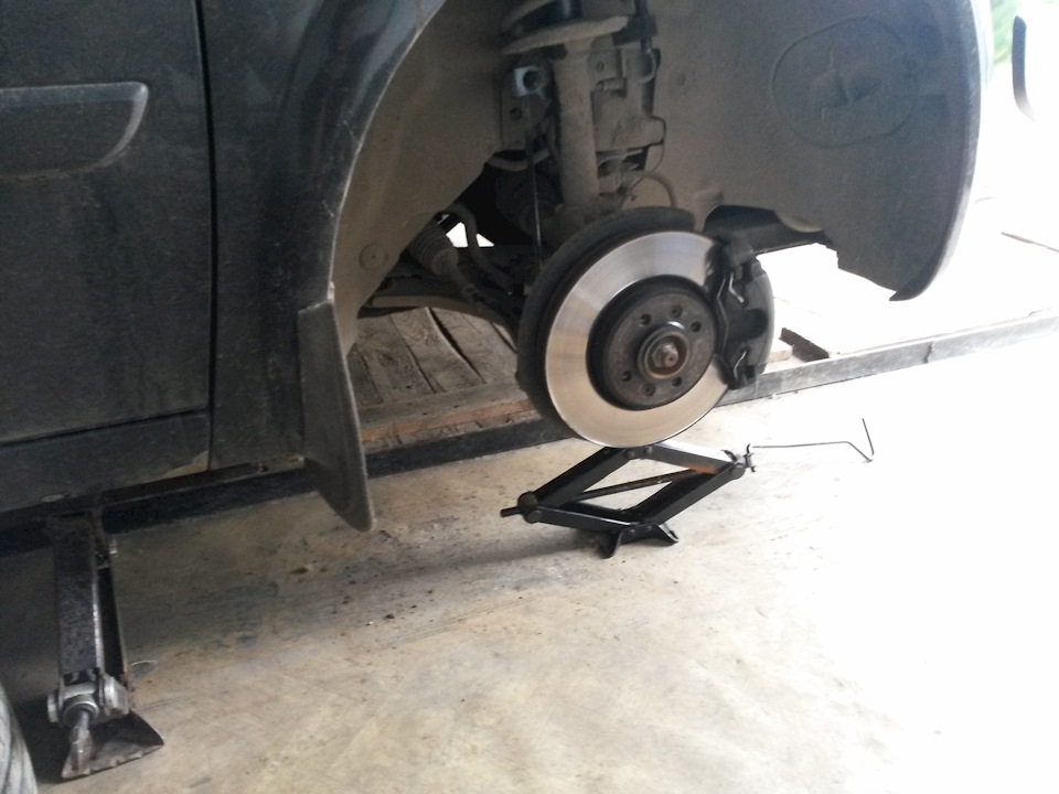 Опора, подшипник и стойка стабилизатора. — Renault Megane II, 1,6 л ...