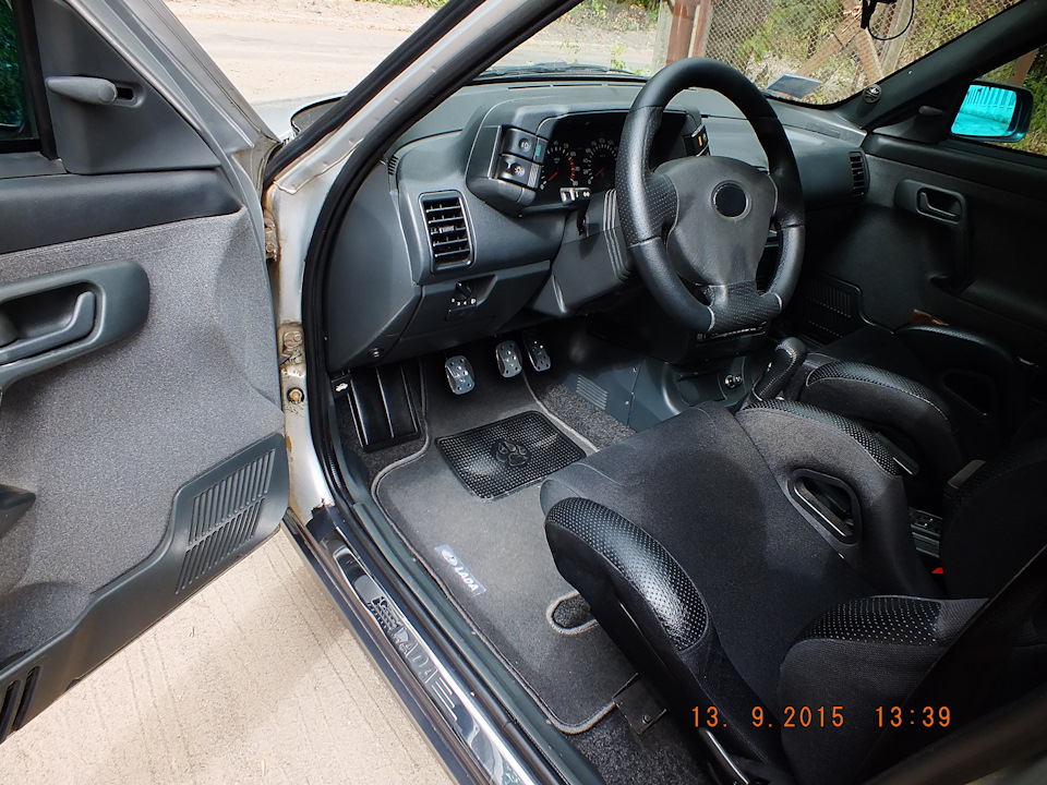 Wrx lite. Toyota Land Cruiser Prado 90 1996 салон. Mitsubishi Dion 2000 салон. Митсубиси Дион салон. Вольво v70 салон