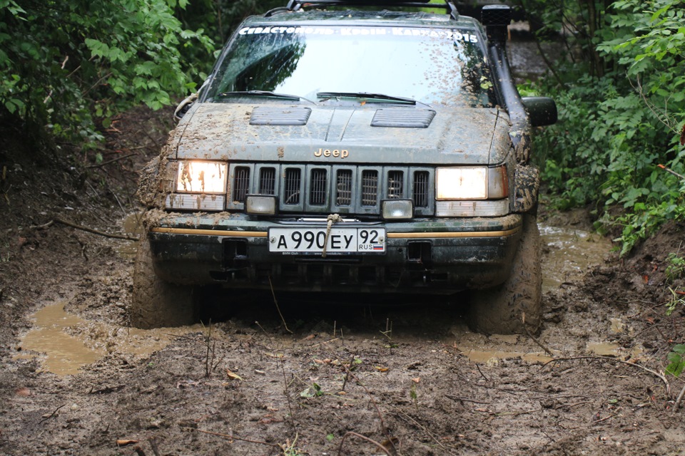 Jeep Grand Cherokee в грязи