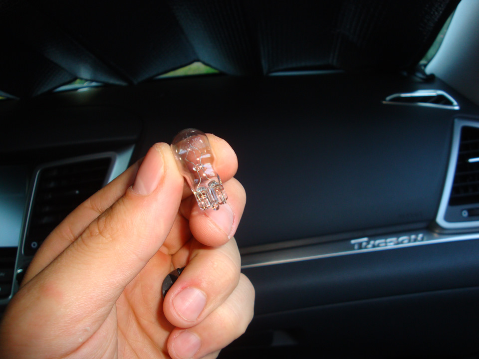 Лампочка освещения салона: W10W 12v/10W. — Hyundai Tucson (TL)