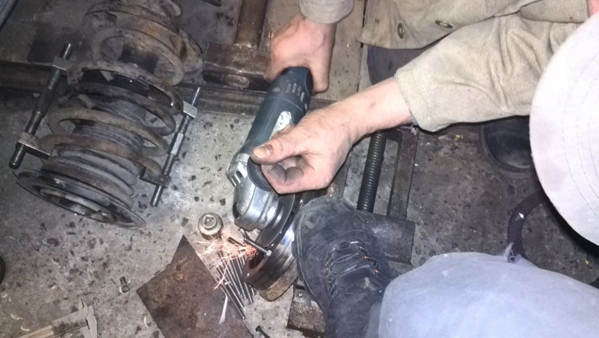 Пружины ауди 80 б3 квадро задние. Поднять ауди. Поднятая ауди 80. Поднять ауди 80 б3. Пружины -40 ауди 80 б4.