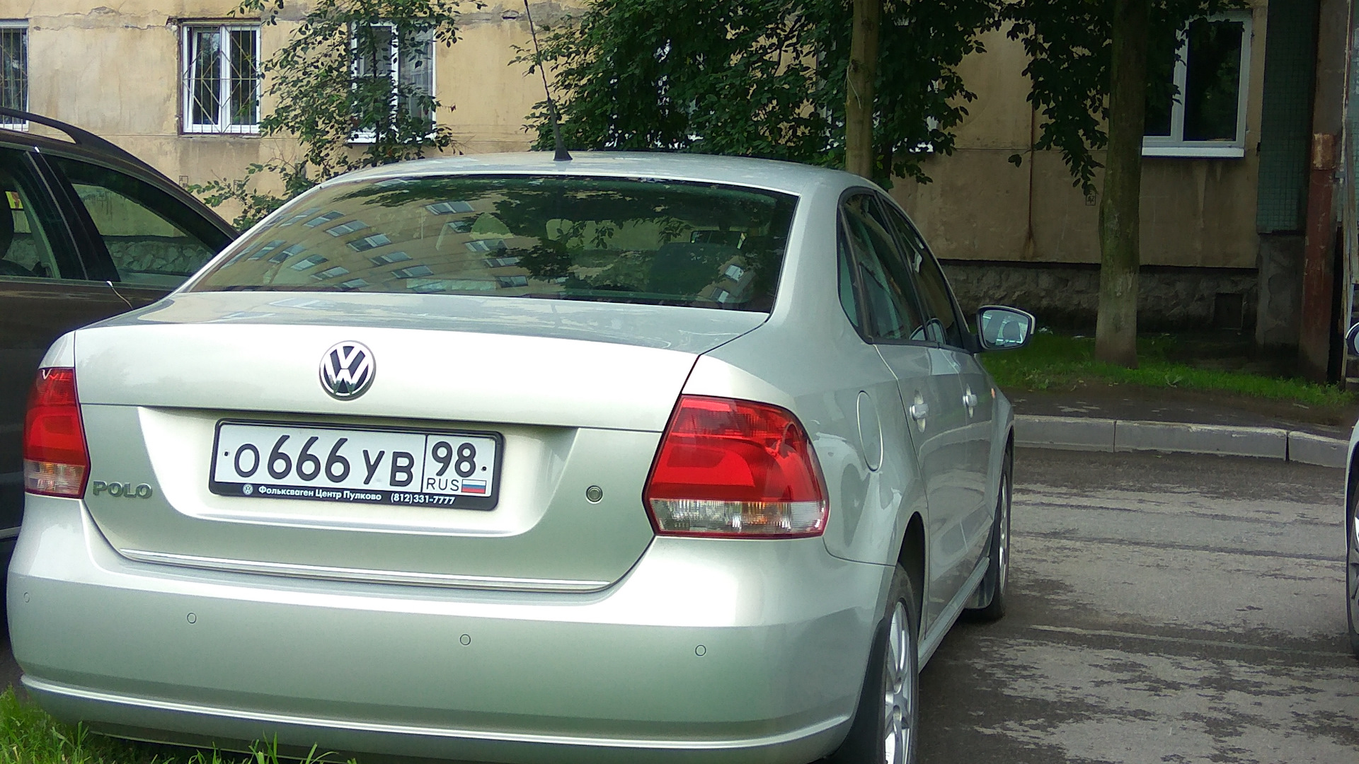 Volkswagen Polo Sedan 1.6 бензиновый 2012 | 1.6 АТ на DRIVE2