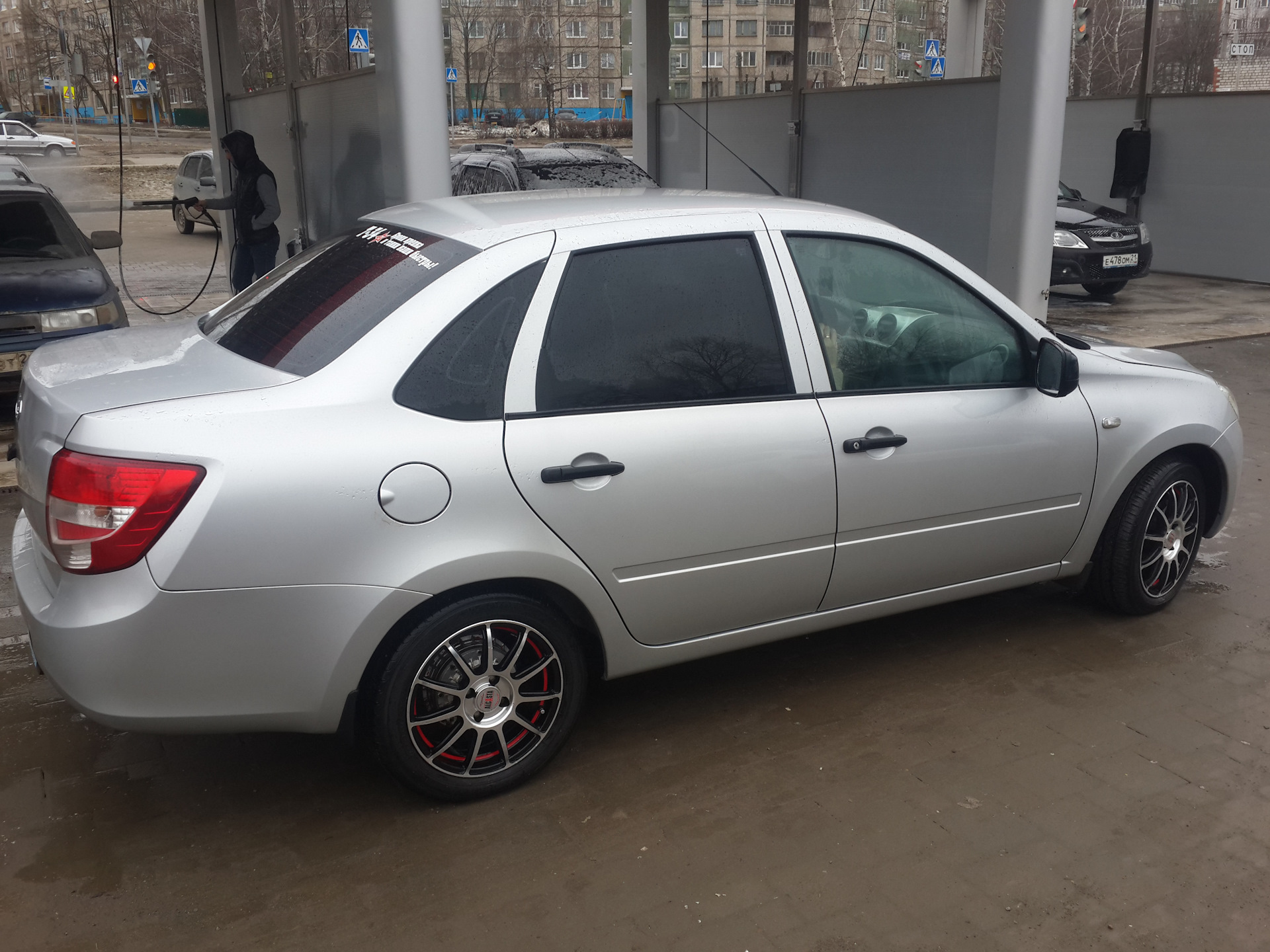 691 платина серебристый гранта. лада гранта платина 691. лада гранта цвет платина 691. гранта лифтбэк. лада гранта 691 серебристый.