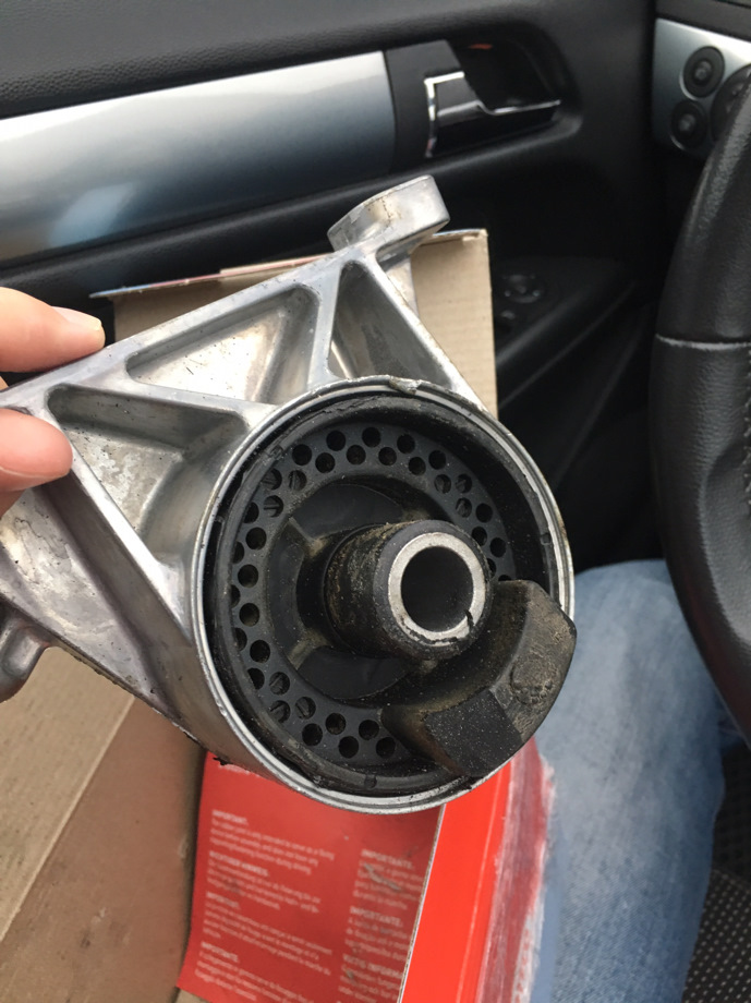 Стойки стабилизатора и передняя подушка двигателя — Opel Astra H GTC, 1 ...