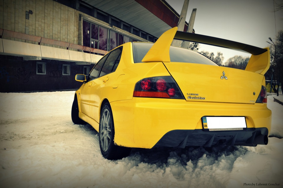 Mitsubishi Lancer Evolution 9 Р¶РµР»С‚С‹Р№